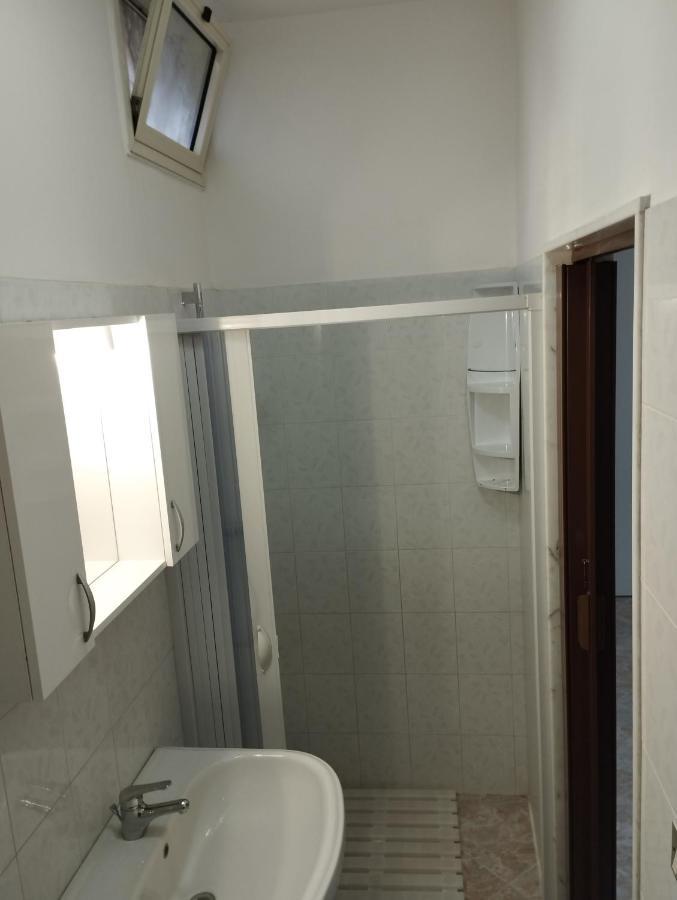 Clave, Affittacamere, Casa Vacanze Cozze Luaran gambar