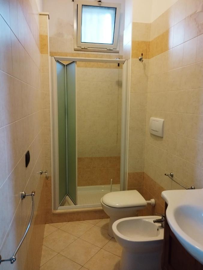 Clave, Affittacamere, Casa Vacanze Cozze Luaran gambar