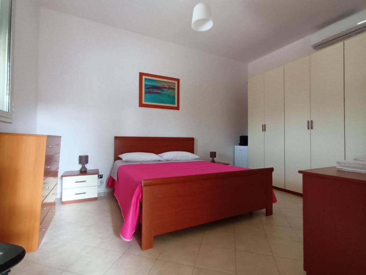 Clave, Affittacamere, Casa Vacanze Cozze Luaran gambar